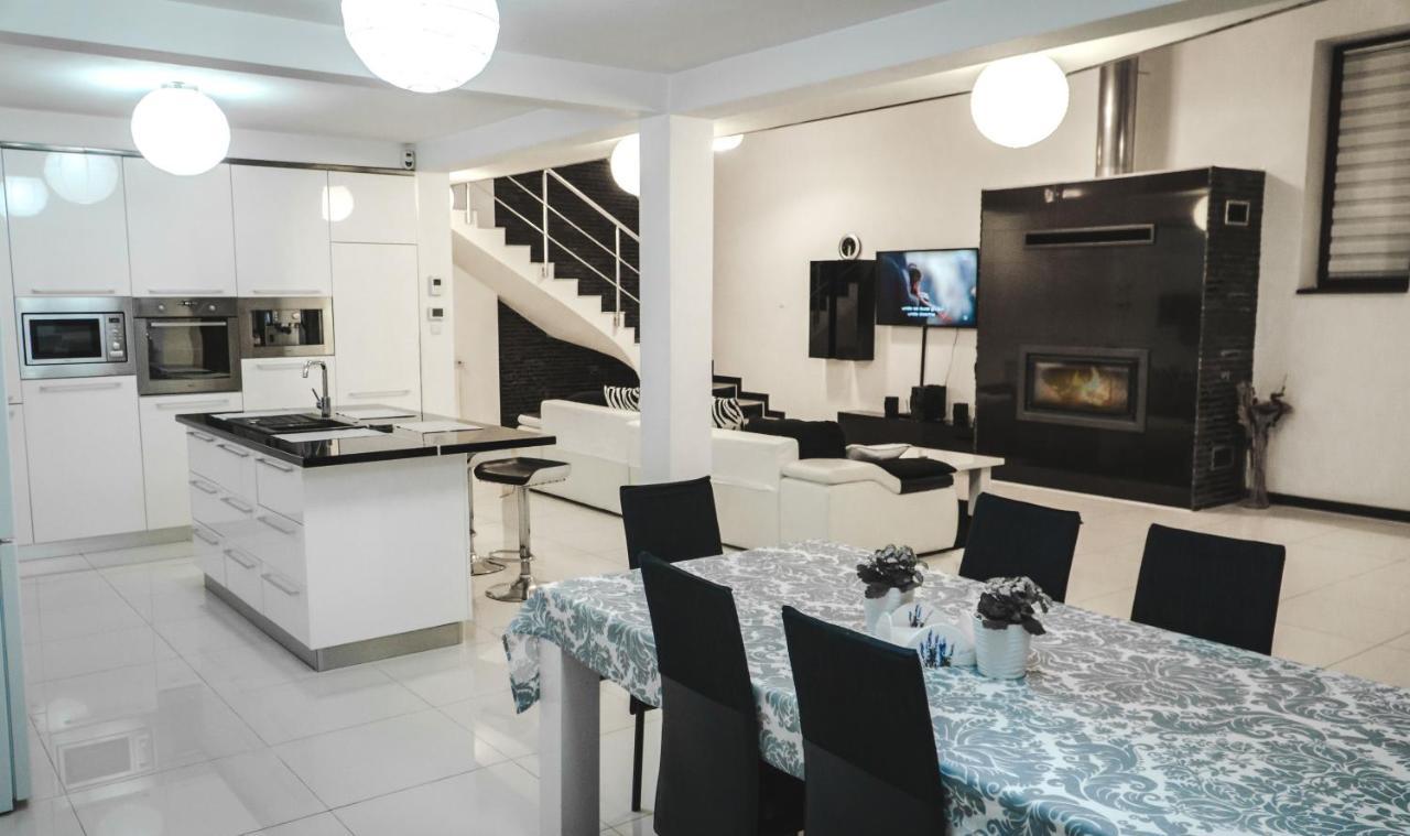 Vila Carolina Apulum Villa อัลบายูเลีย ภายนอก รูปภาพ